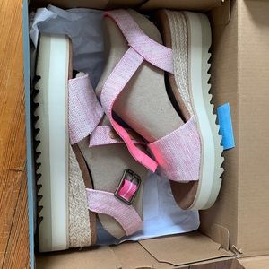 Toms sz 6.5 Diana wedge sandal raspberry pink NWT